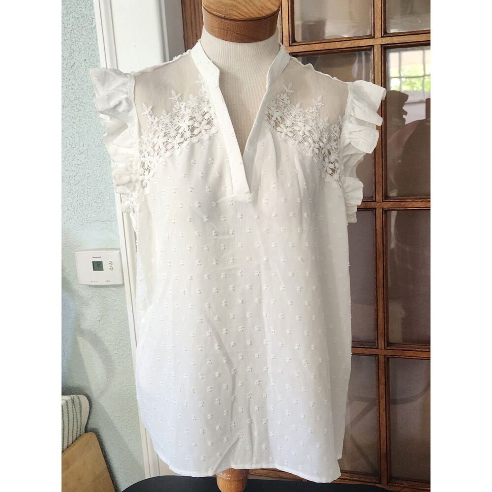 Women's white XL embroidered flutter sleeved blouse NWOT